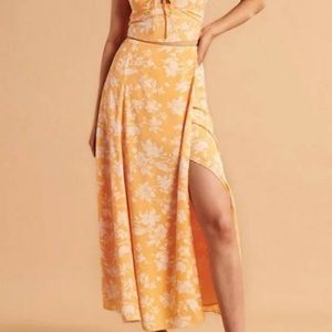 NWT Abercrombie Dipped Waist Midi Skirt in size Small